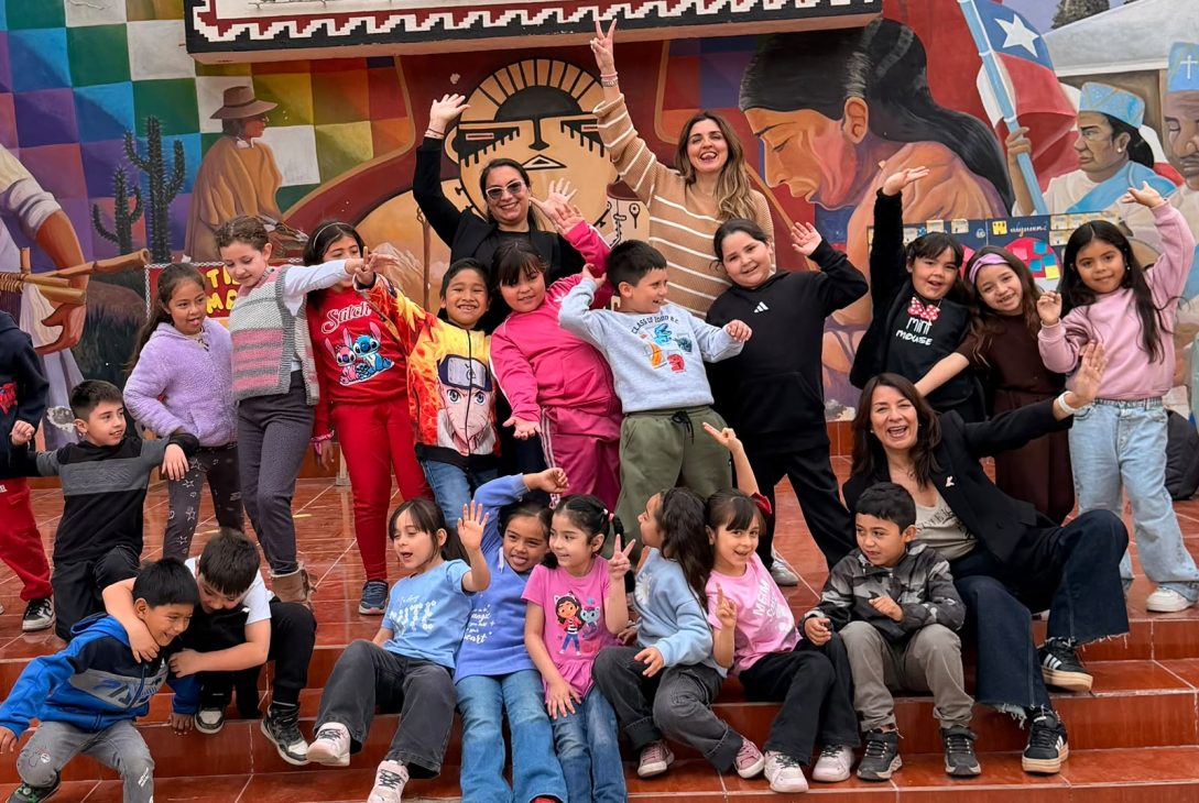 Cerca de 200 estudiantes de Paihuano y Vicuña practicaron inglés con juegos, canciones y cuentos