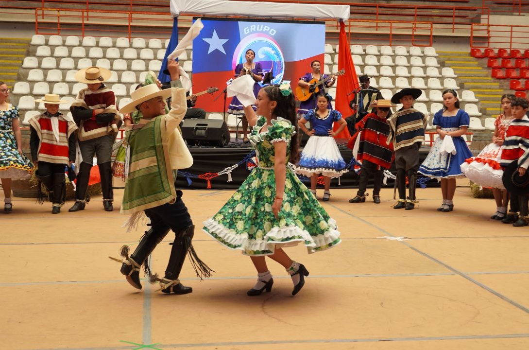 Colegio Altovalsol y Liceo Jorge Alessandri ganan la 46° Muestra Comunal de Cueca Escolar de La Serena