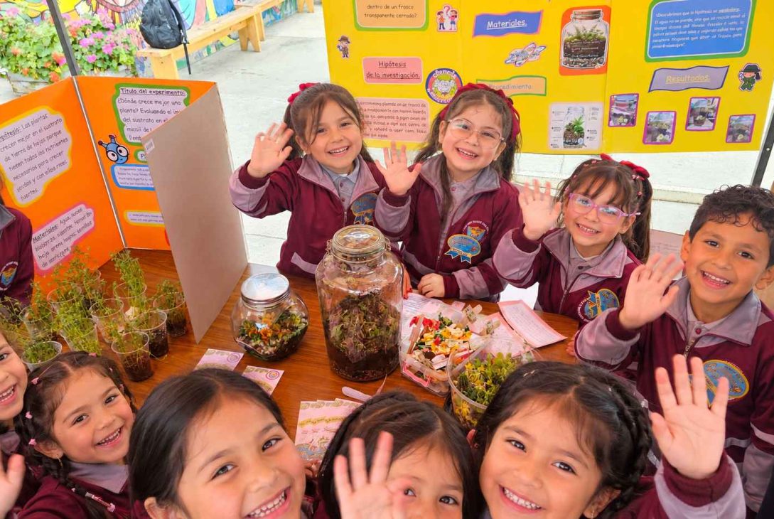 En 2° Feria Científica de Colegio Caleta San Pedro exponen sobre ciencia y cuidado del medio ambiente